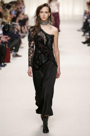 ランバン、ジャンヌ・ランバンの美学に思いを馳せ紡ぐエレガンス【2016-17秋冬ウィメンズ】