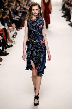 ランバン、ジャンヌ・ランバンの美学に思いを馳せ紡ぐエレガンス【2016-17秋冬ウィメンズ】