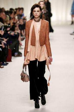 ランバン、ジャンヌ・ランバンの美学に思いを馳せ紡ぐエレガンス【2016-17秋冬ウィメンズ】