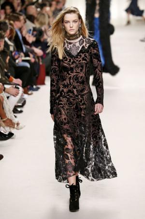 ランバン、ジャンヌ・ランバンの美学に思いを馳せ紡ぐエレガンス【2016-17秋冬ウィメンズ】