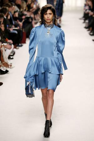 ランバン、ジャンヌ・ランバンの美学に思いを馳せ紡ぐエレガンス【2016-17秋冬ウィメンズ】