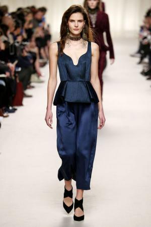 ランバン、ジャンヌ・ランバンの美学に思いを馳せ紡ぐエレガンス【2016-17秋冬ウィメンズ】