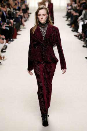 ランバン、ジャンヌ・ランバンの美学に思いを馳せ紡ぐエレガンス【2016-17秋冬ウィメンズ】