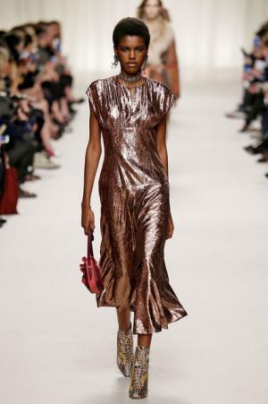 ランバン、ジャンヌ・ランバンの美学に思いを馳せ紡ぐエレガンス【2016-17秋冬ウィメンズ】