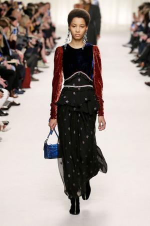 ランバン、ジャンヌ・ランバンの美学に思いを馳せ紡ぐエレガンス【2016-17秋冬ウィメンズ】