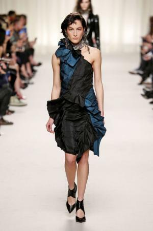 ランバン、ジャンヌ・ランバンの美学に思いを馳せ紡ぐエレガンス【2016-17秋冬ウィメンズ】