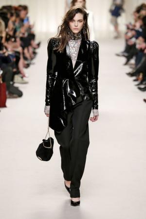 ランバン、ジャンヌ・ランバンの美学に思いを馳せ紡ぐエレガンス【2016-17秋冬ウィメンズ】