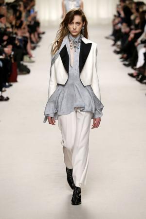 ランバン、ジャンヌ・ランバンの美学に思いを馳せ紡ぐエレガンス【2016-17秋冬ウィメンズ】