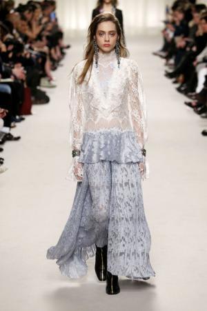 ランバン、ジャンヌ・ランバンの美学に思いを馳せ紡ぐエレガンス【2016-17秋冬ウィメンズ】