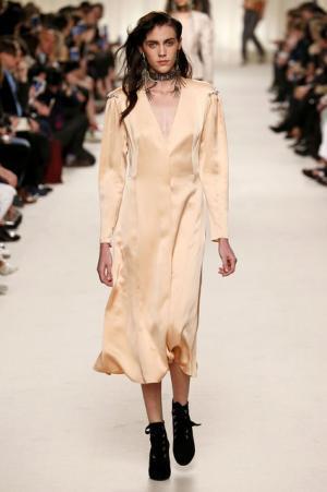 ランバン、ジャンヌ・ランバンの美学に思いを馳せ紡ぐエレガンス【2016-17秋冬ウィメンズ】