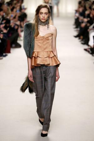 ランバン、ジャンヌ・ランバンの美学に思いを馳せ紡ぐエレガンス【2016-17秋冬ウィメンズ】