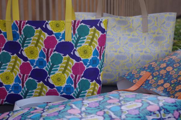 三越伊勢丹PBのナンバートゥエンティワン、図案家・鹿児島睦とのコラボバッグを発売