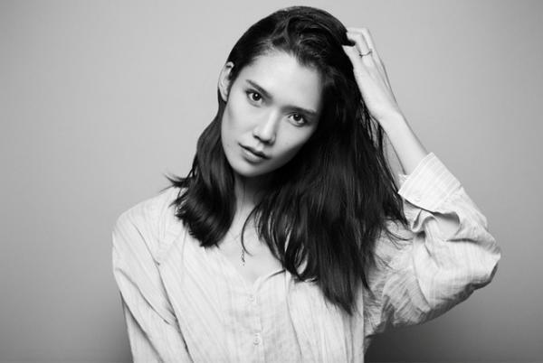 VOGUE JAPANが選ぶTAO、荒川静香ら6人の女性の“美”を撮りおろした写真展をNEWoManで開催