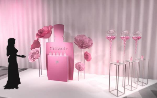 ランコムが表参道ヒルズでピンクに彩られた体験ブースを期間限定オープン。マックスブレナーらとのコラボメニューも販売