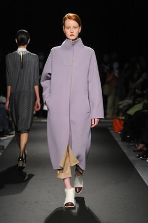 サポートサーフェス、原点に帰化し、洋服が持つべき本質を追求【16-17AWウィメンズ】