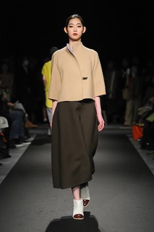 サポートサーフェス、原点に帰化し、洋服が持つべき本質を追求【16-17AWウィメンズ】