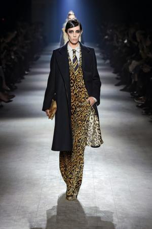 芸術家たちのミューズ・カサッティ侯爵夫人のエキセントリック魂を継ぐドリス ヴァン ノッテン【16-17AWウィメンズ】