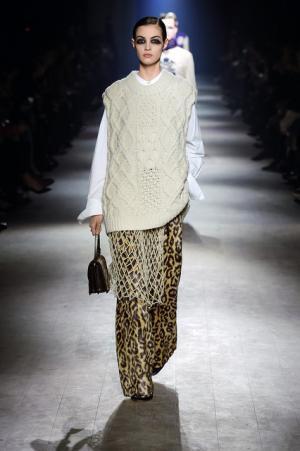 芸術家たちのミューズ・カサッティ侯爵夫人のエキセントリック魂を継ぐドリス ヴァン ノッテン【16-17AWウィメンズ】