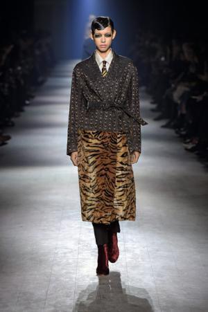 芸術家たちのミューズ・カサッティ侯爵夫人のエキセントリック魂を継ぐドリス ヴァン ノッテン【16-17AWウィメンズ】