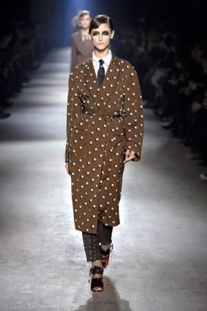 芸術家たちのミューズ・カサッティ侯爵夫人のエキセントリック魂を継ぐドリス ヴァン ノッテン【16-17AWウィメンズ】