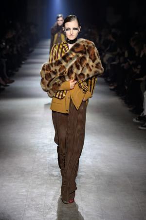 芸術家たちのミューズ・カサッティ侯爵夫人のエキセントリック魂を継ぐドリス ヴァン ノッテン【16-17AWウィメンズ】