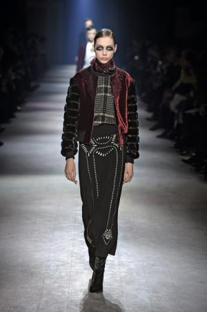 芸術家たちのミューズ・カサッティ侯爵夫人のエキセントリック魂を継ぐドリス ヴァン ノッテン【16-17AWウィメンズ】