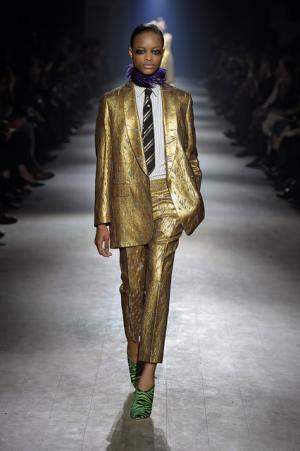 芸術家たちのミューズ・カサッティ侯爵夫人のエキセントリック魂を継ぐドリス ヴァン ノッテン【16-17AWウィメンズ】