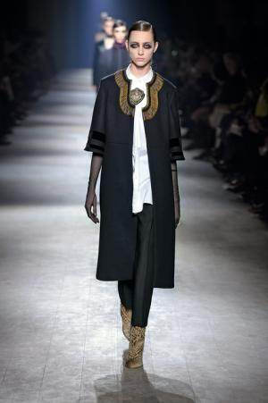 芸術家たちのミューズ・カサッティ侯爵夫人のエキセントリック魂を継ぐドリス ヴァン ノッテン【16-17AWウィメンズ】