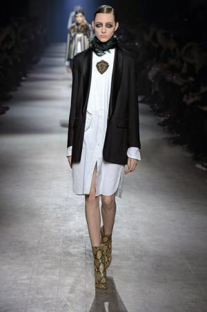 芸術家たちのミューズ・カサッティ侯爵夫人のエキセントリック魂を継ぐドリス ヴァン ノッテン【16-17AWウィメンズ】