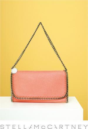 ステラ マッカートニーが西武池袋本店に新店オープン、アイコンバッグ「ファラベラ」の限定色も登場