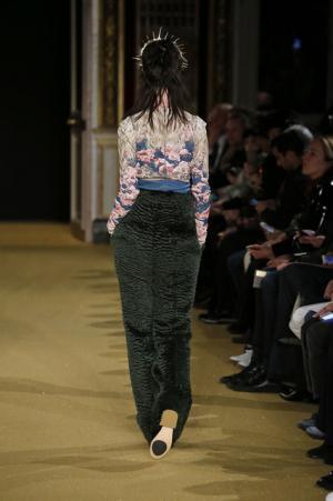 交錯する時代と、脱構築から香るアンダーカバーのノスタルジア【16-17AWウィメンズ】