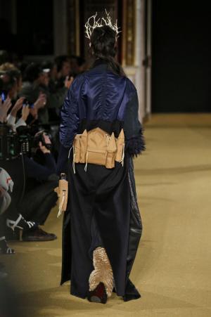 交錯する時代と、脱構築から香るアンダーカバーのノスタルジア【16-17AWウィメンズ】