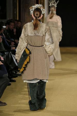 交錯する時代と、脱構築から香るアンダーカバーのノスタルジア【16-17AWウィメンズ】