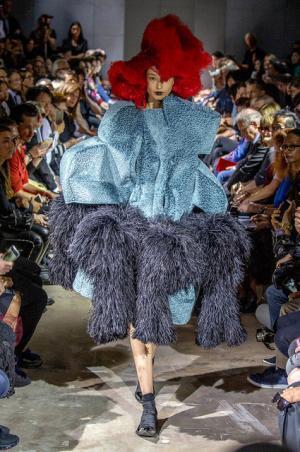 パリコレクション俯瞰、ファッションの息遣い【2016春夏 Paris collection：横井由利】