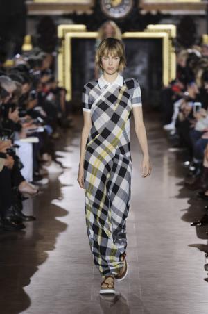 パリコレクション俯瞰、ファッションの息遣い【2016春夏 Paris collection：横井由利】