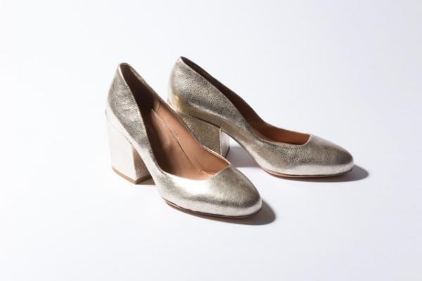 この春はユニークヒールが気になる！印象的なヒールでコーディネートの主役に【TREND SHOES 01】