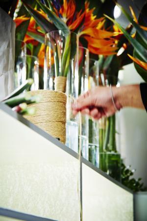 銀座のフェンディに、東信とコラボした花が咲き誇る夢の国「フラワーランド」出現