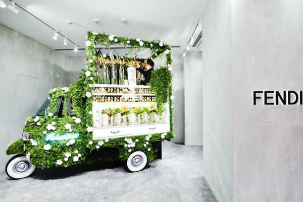 銀座のフェンディに、東信とコラボした花が咲き誇る夢の国「フラワーランド」出現