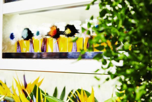 銀座のフェンディに、東信とコラボした花が咲き誇る夢の国「フラワーランド」出現