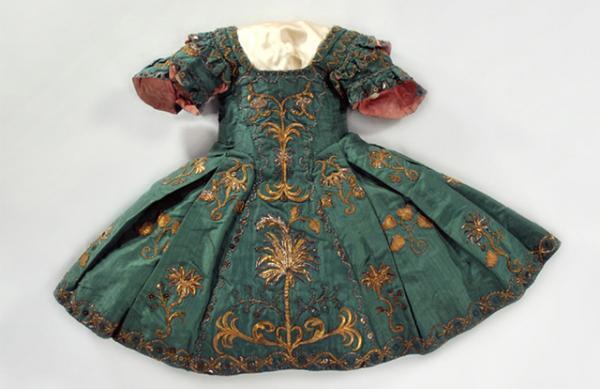 子ども服の歴史を紐解く「こどもとファッション ―小さな人たちへのまなざし」が神戸で開催