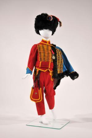 子ども服の歴史を紐解く「こどもとファッション ―小さな人たちへのまなざし」が神戸で開催