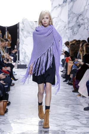 カルヴェンのミューズはヒマラヤをバイクで旅するパリジェンヌ【16-17AWウィメンズ】