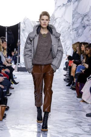 カルヴェンのミューズはヒマラヤをバイクで旅するパリジェンヌ【16-17AWウィメンズ】