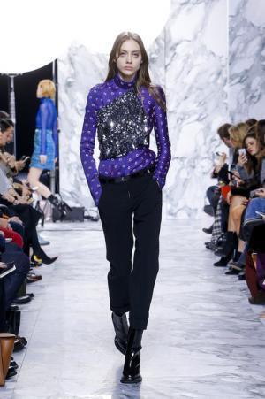 カルヴェンのミューズはヒマラヤをバイクで旅するパリジェンヌ【16-17AWウィメンズ】