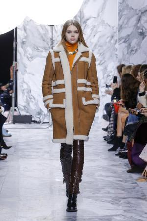 カルヴェンのミューズはヒマラヤをバイクで旅するパリジェンヌ【16-17AWウィメンズ】