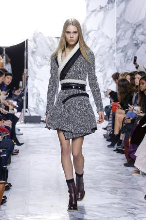 カルヴェンのミューズはヒマラヤをバイクで旅するパリジェンヌ【16-17AWウィメンズ】