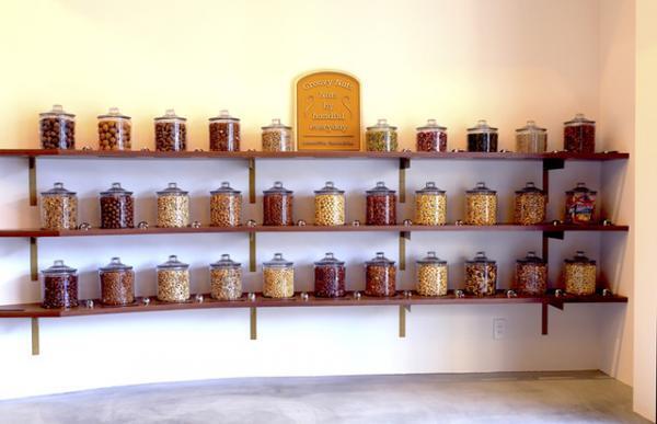 ナッツ専門店グルーヴィナッツが鎌倉に2号店をオープン、ご当地フレーバー“バーニャカウダナッツ”など