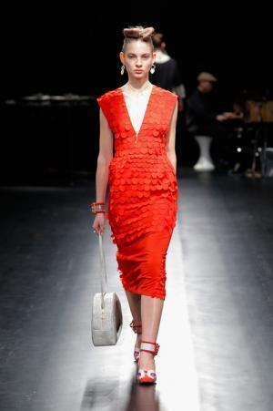 未来は不自然な自然、月への旅行を楽しく遊んだシアタープロダクツ【16-17AWウィメンズ】