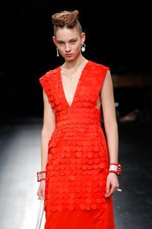 未来は不自然な自然、月への旅行を楽しく遊んだシアタープロダクツ【16-17AWウィメンズ】