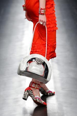 未来は不自然な自然、月への旅行を楽しく遊んだシアタープロダクツ【16-17AWウィメンズ】